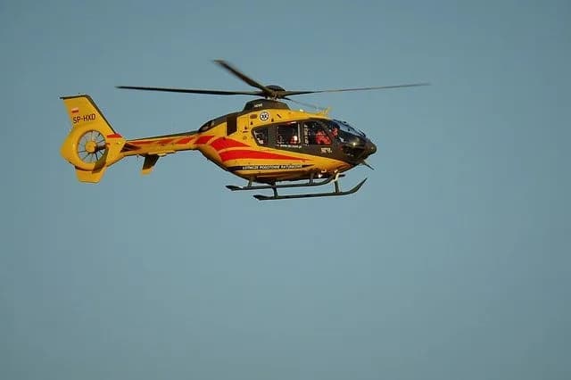Ile zarabia pilot lotniczego pogotowia ratunkowego w Polsce? Sprawdź szczegóły wynagrodzenia.